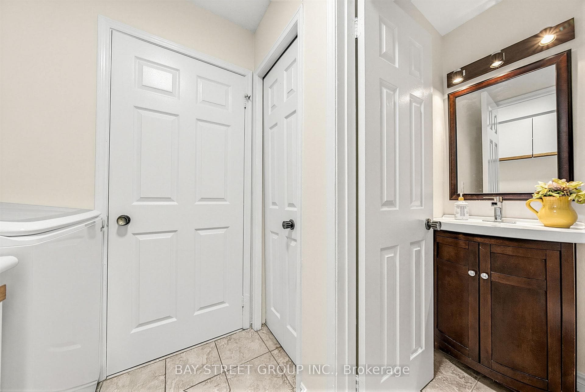 145 Sandyhook Square photo 14