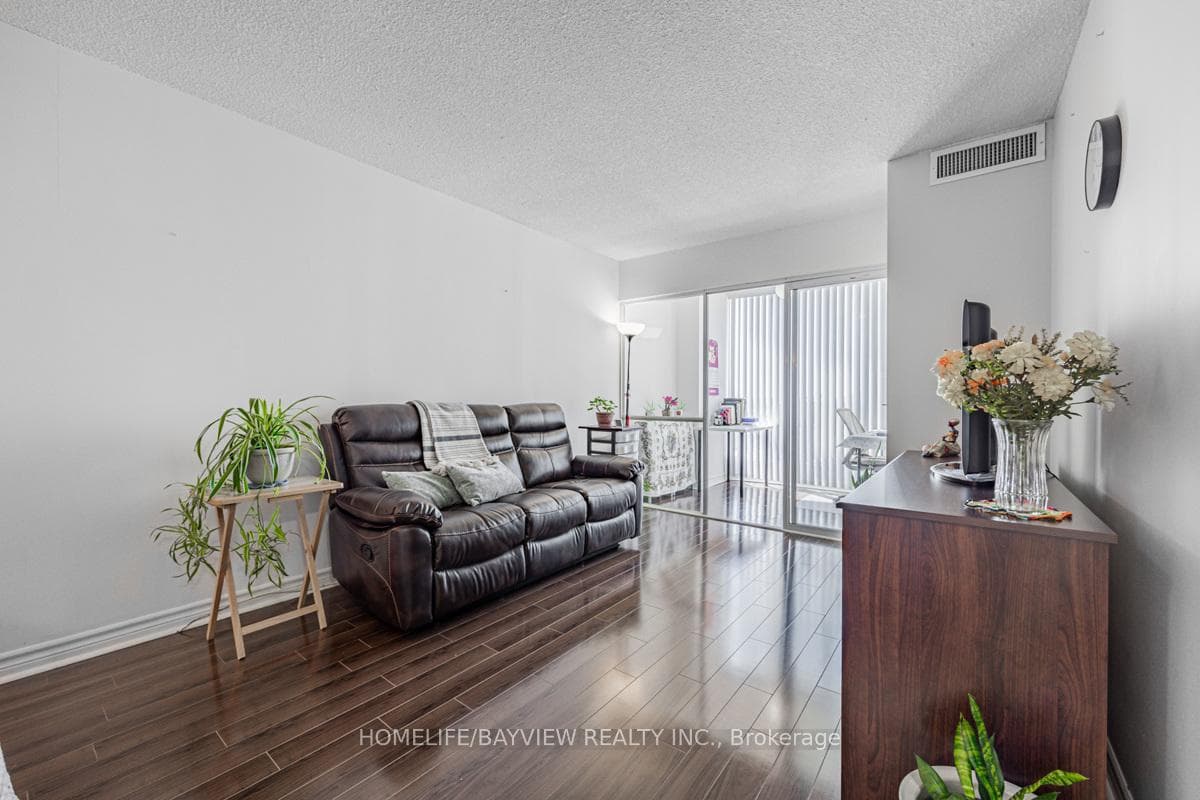 2550 Lawrence Avenue Unit 907 photo 13