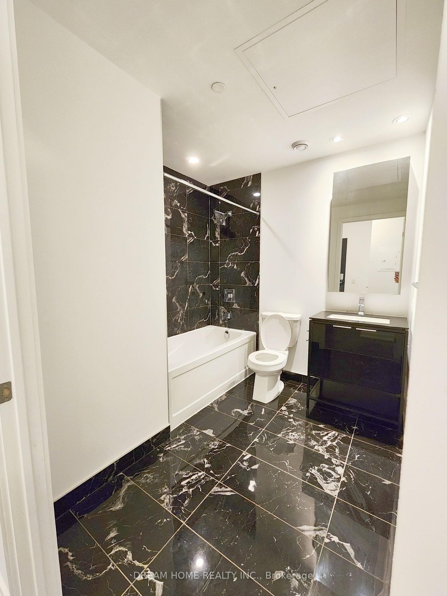 77 Shuter Street Unit 2507 photo 2