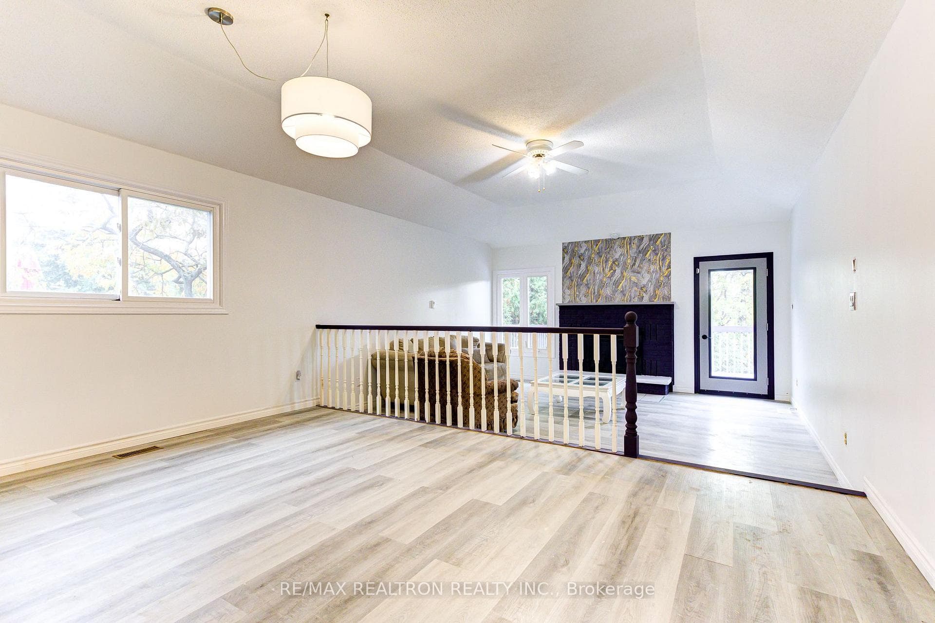 70 Pinnacle Crescent photo 9