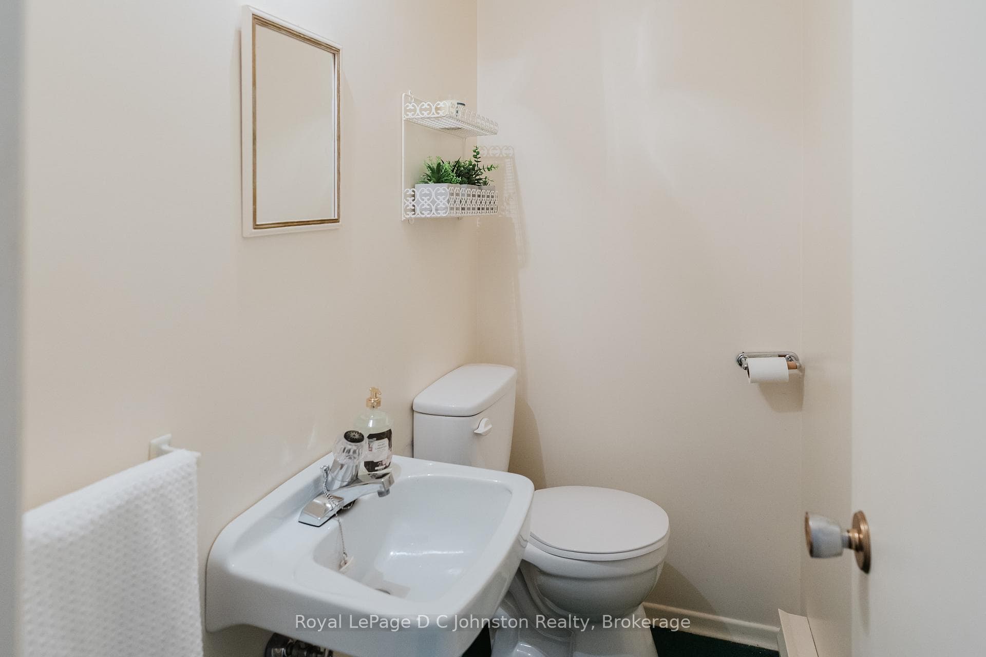 652 Orchard Drive photo 27