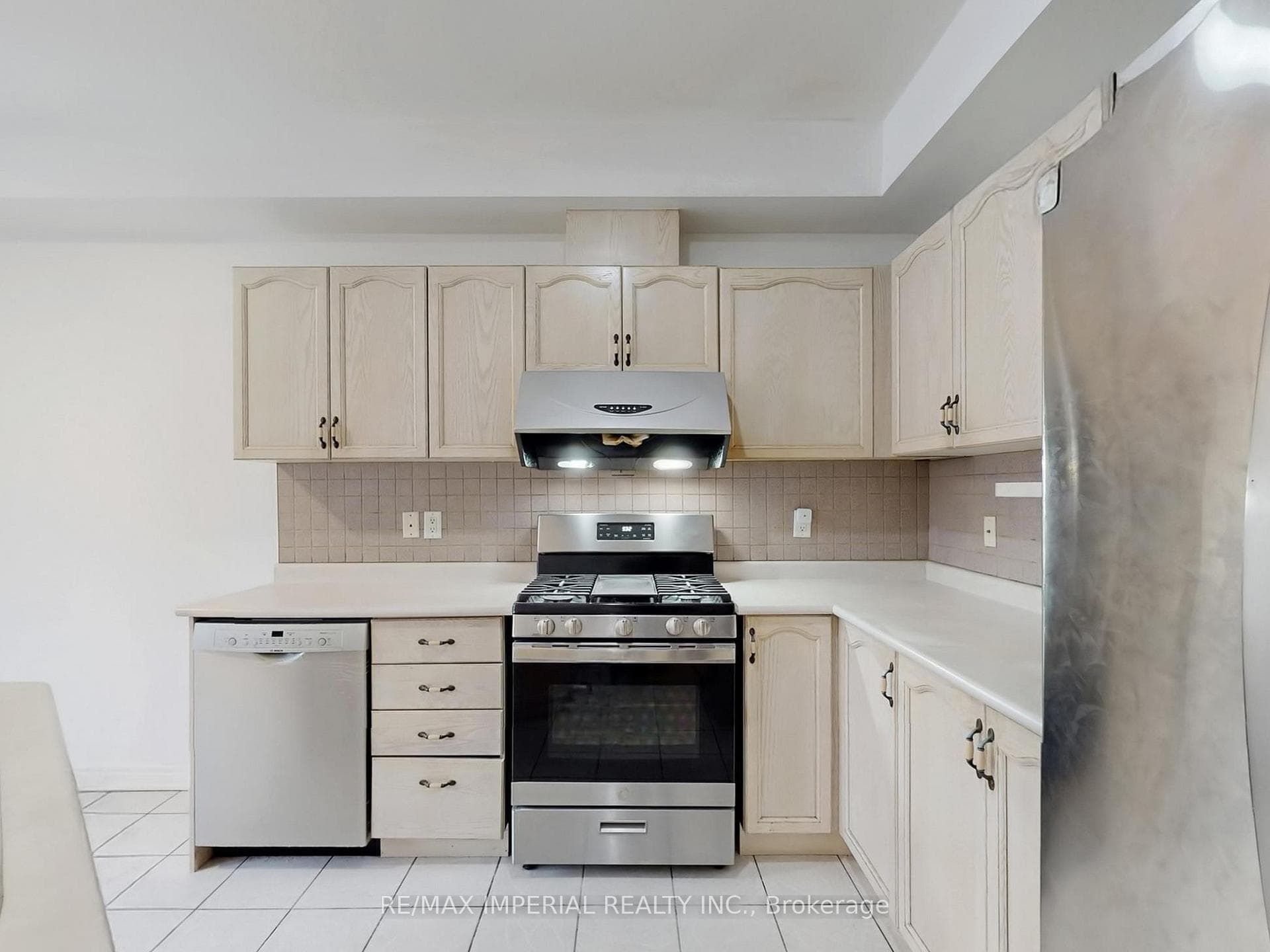 30 Catalina Crescent photo 16