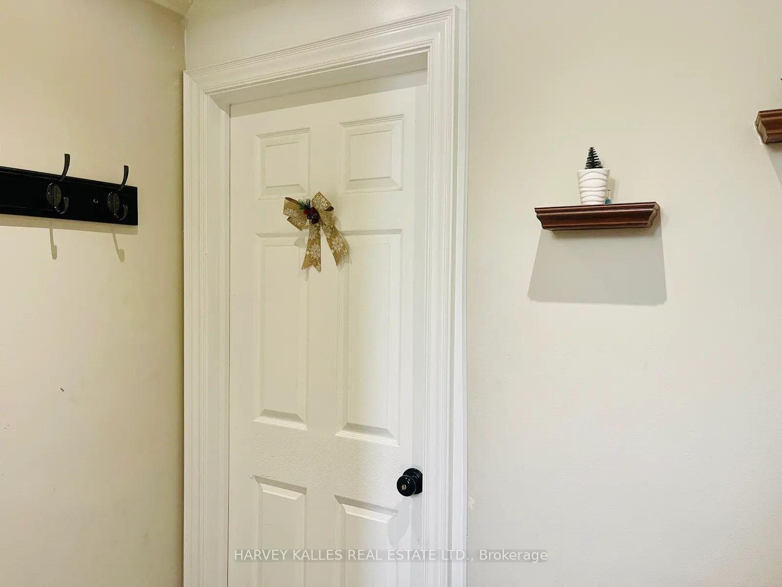 1538 Davenport Road Unit Lower photo 3