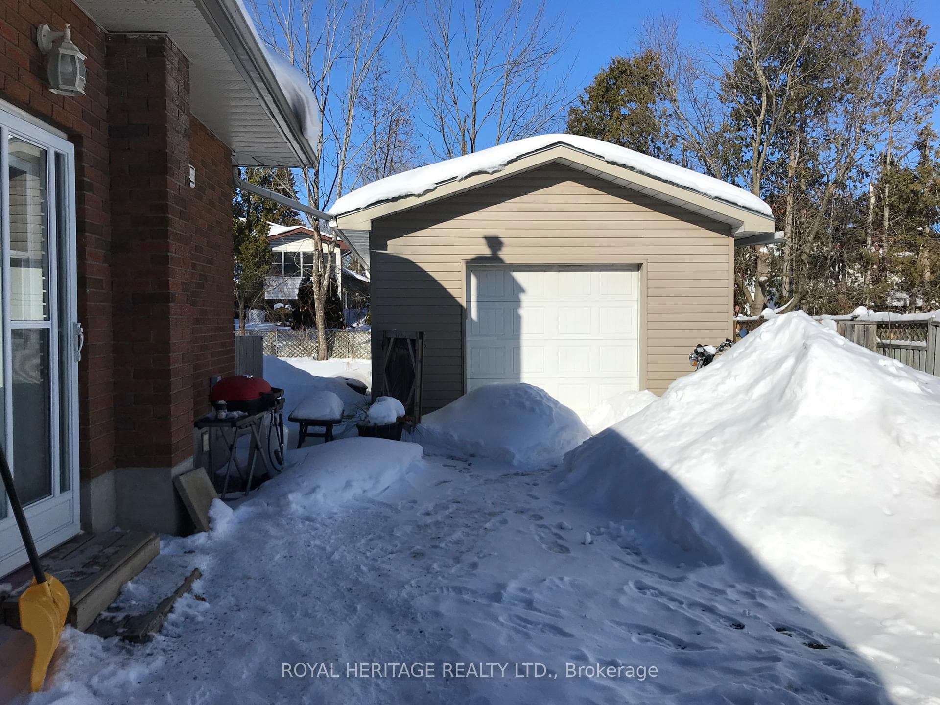 1 1/2 car garage
