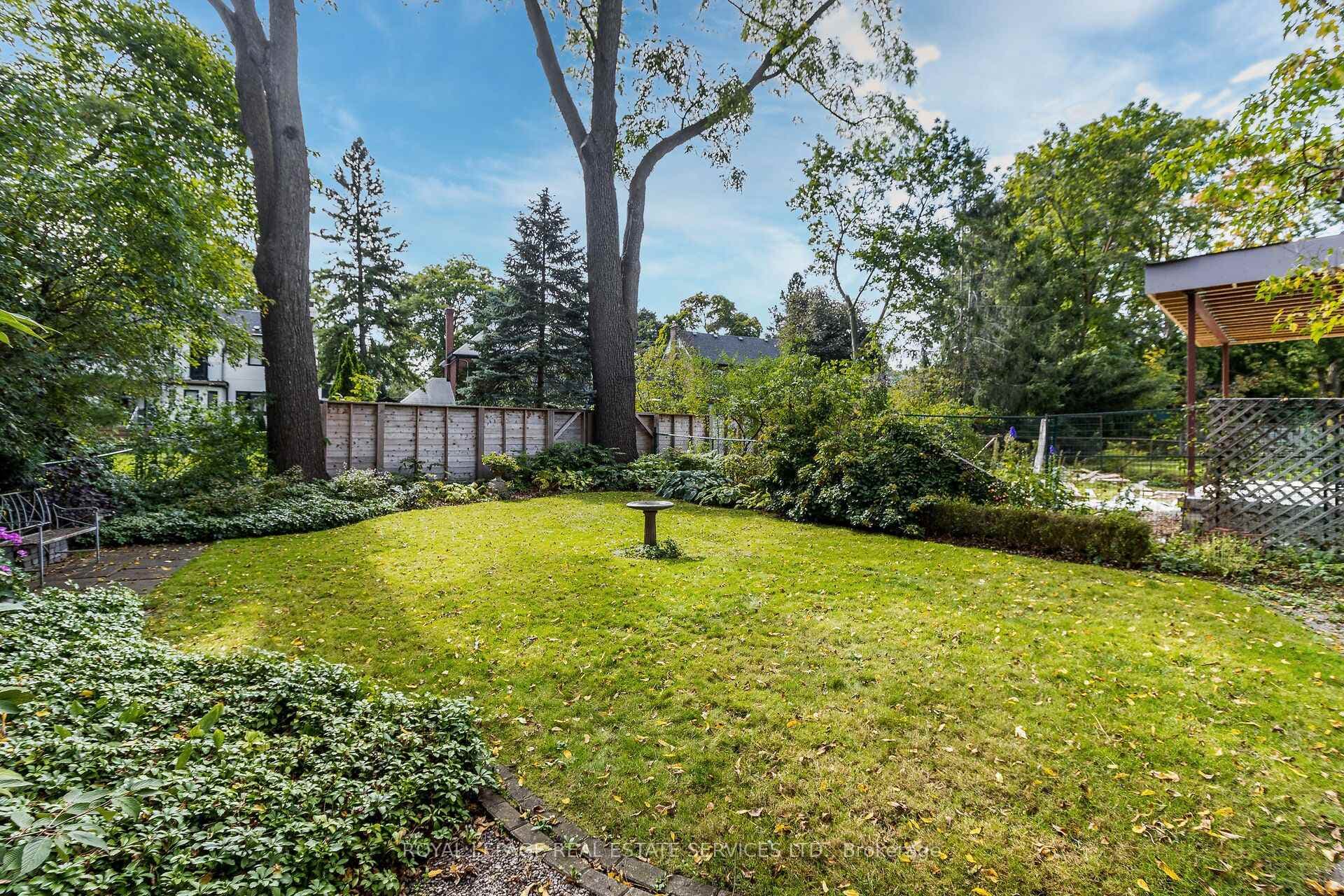 24 Burnhamthorpe Park Boulevard photo 39