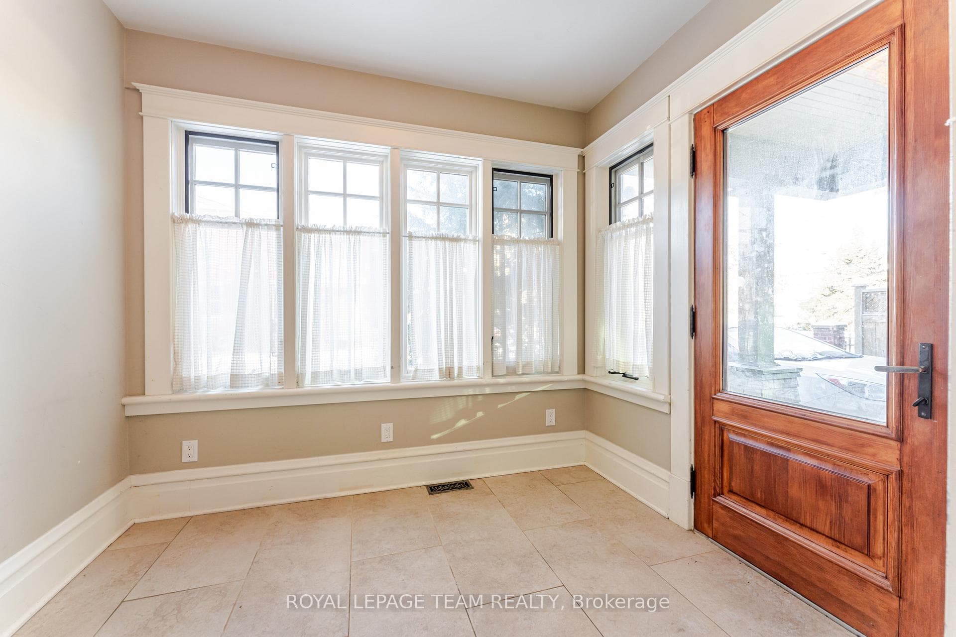 348 Somerset Street photo 3