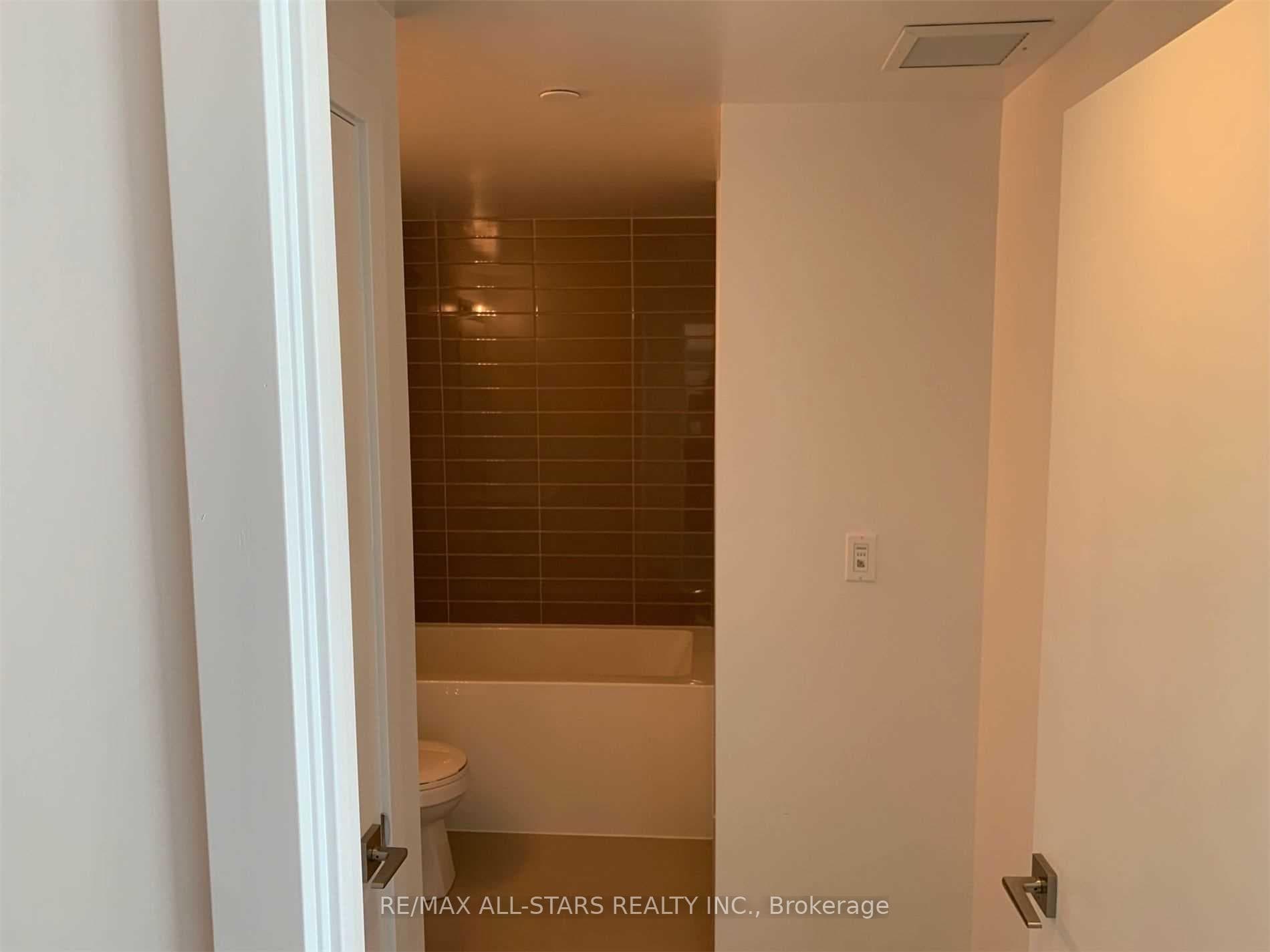 159 Wellesley Street Unit 801 photo 9