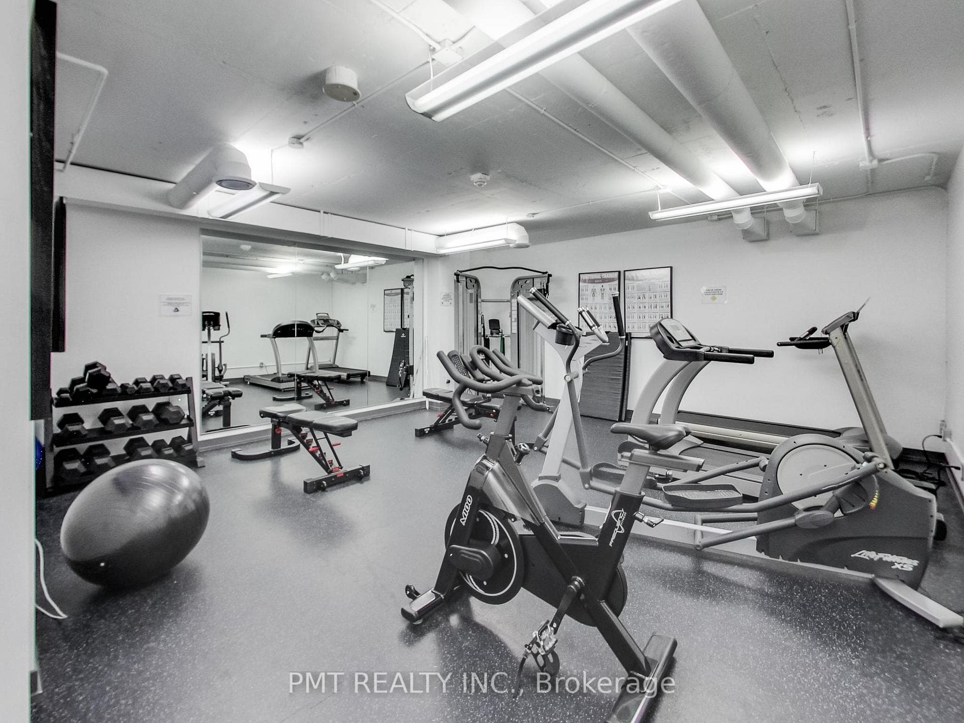 95 Bathurst Street Unit 421 photo 3