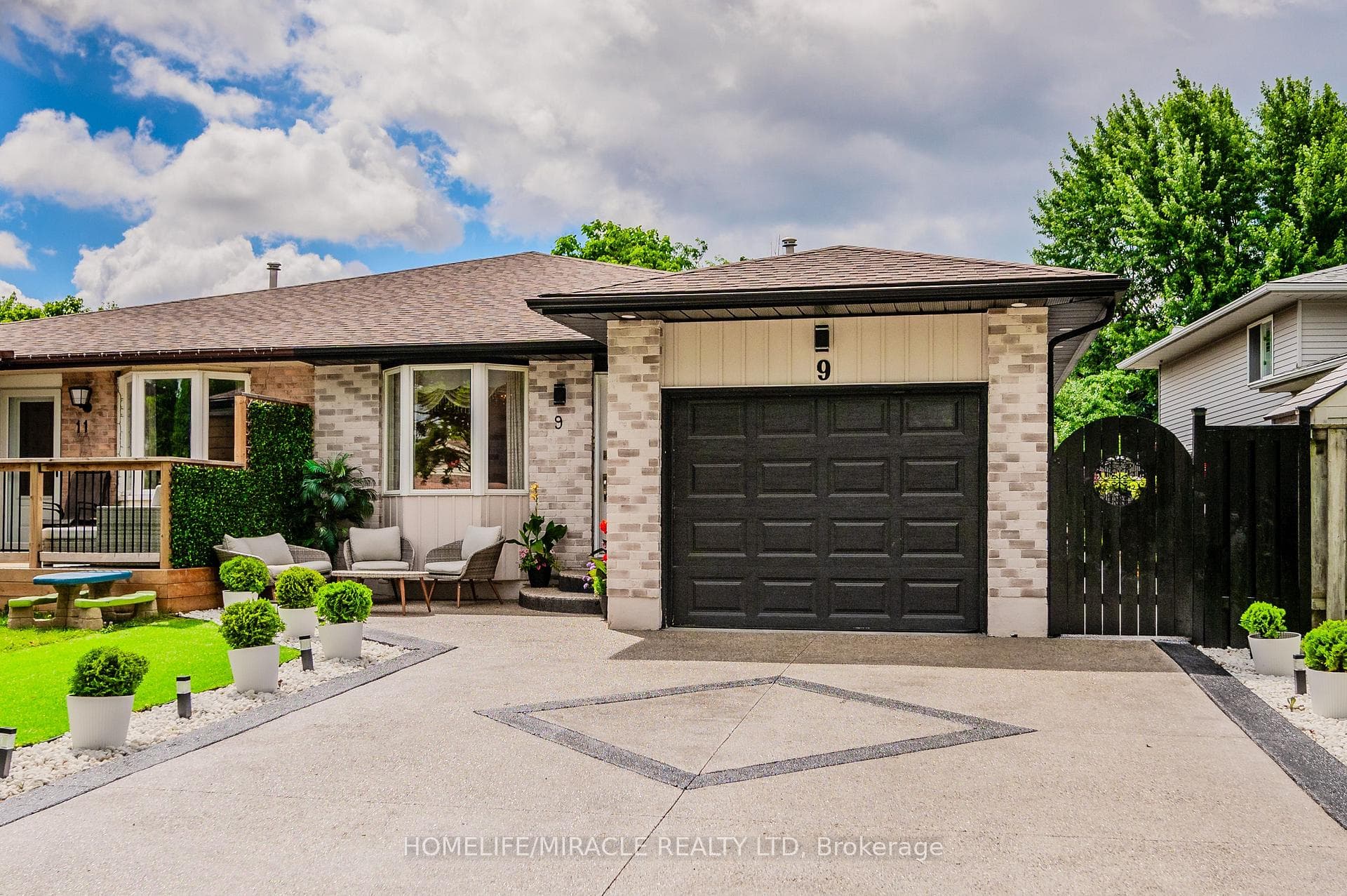 9 Wendy Crescent photo 1