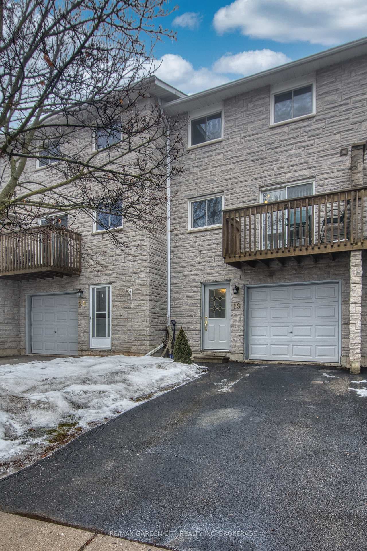 Exterior Front Unit 19
