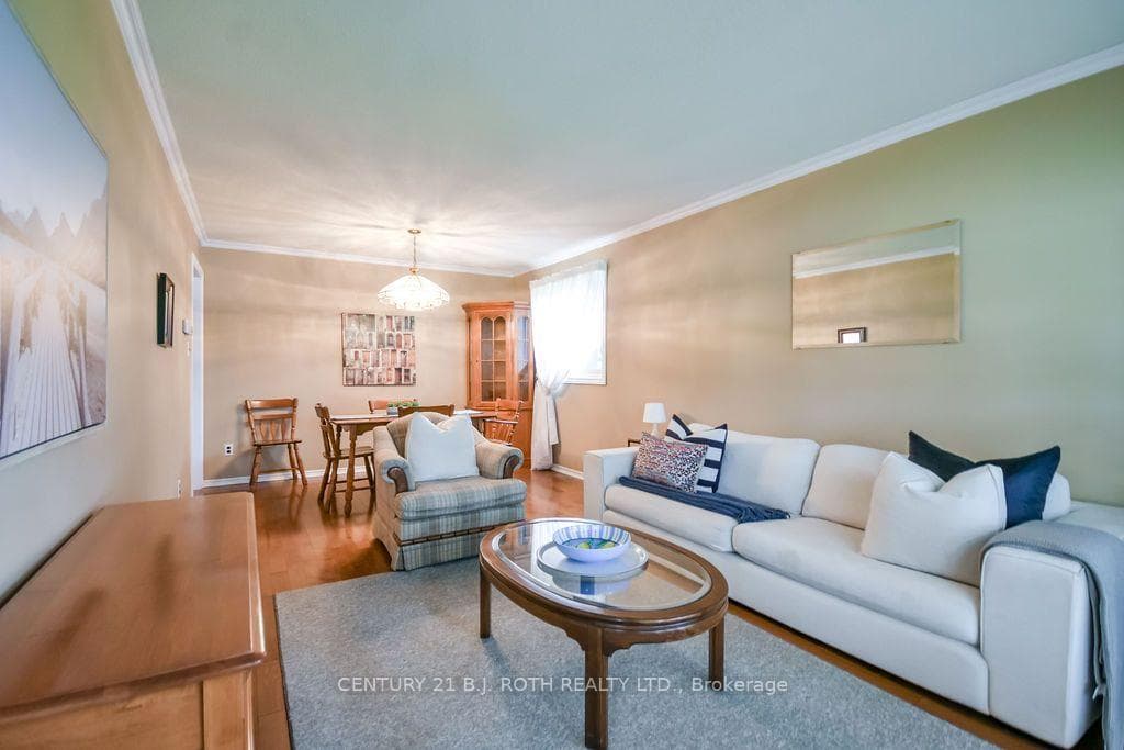 1037 Glen Eagles Crescent photo 11