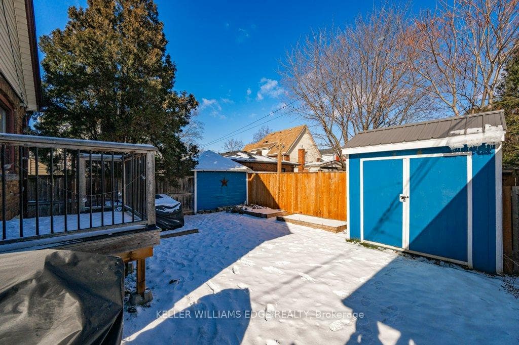 Backyard w deck, raised veggie gardens & shed