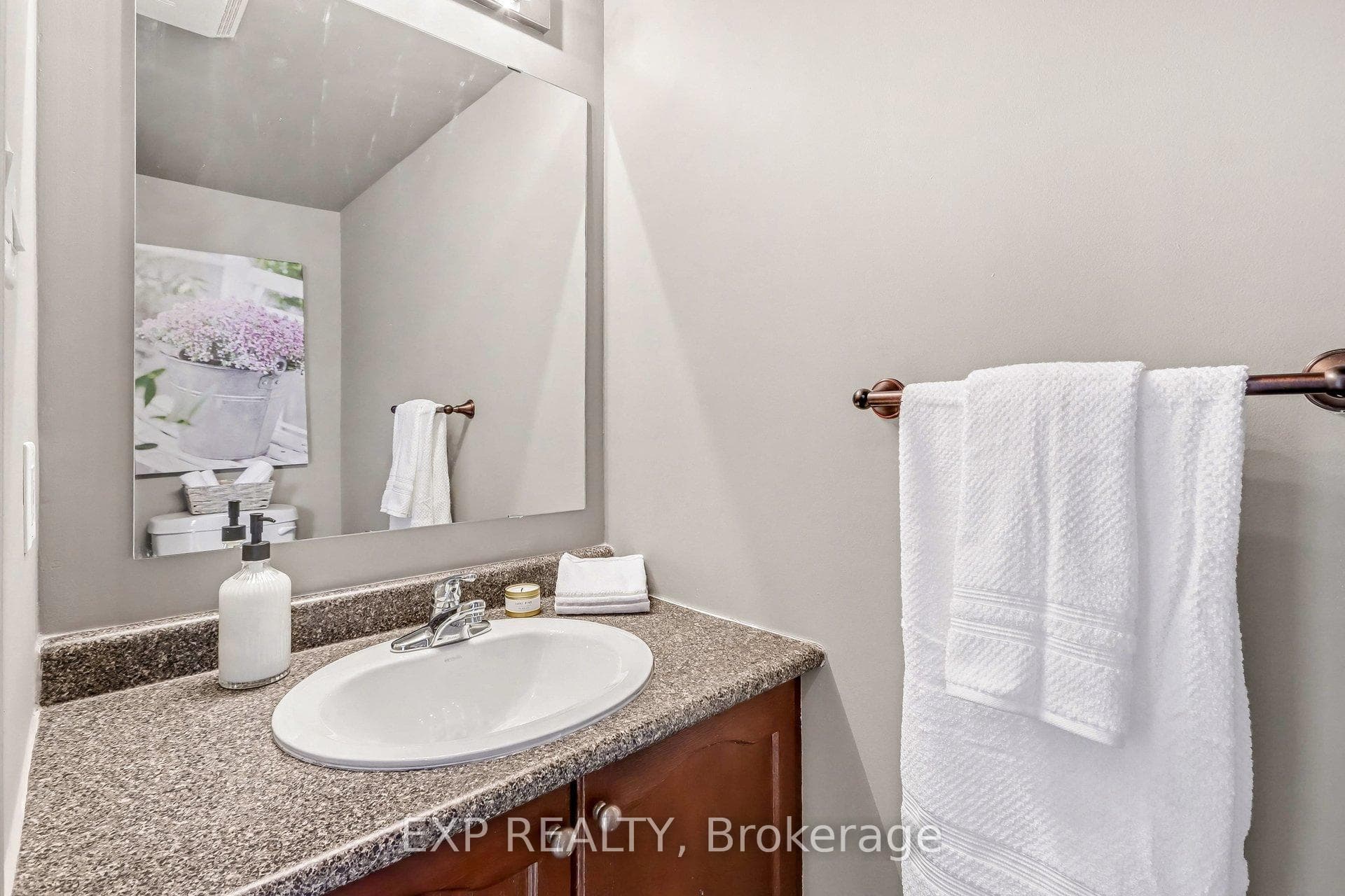 211 Gershwin Private photo 25