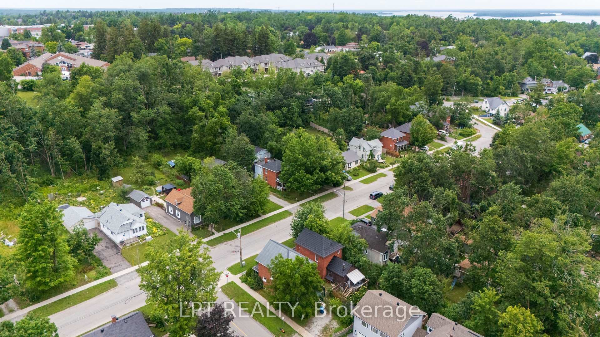 249 Harvey Street photo 9