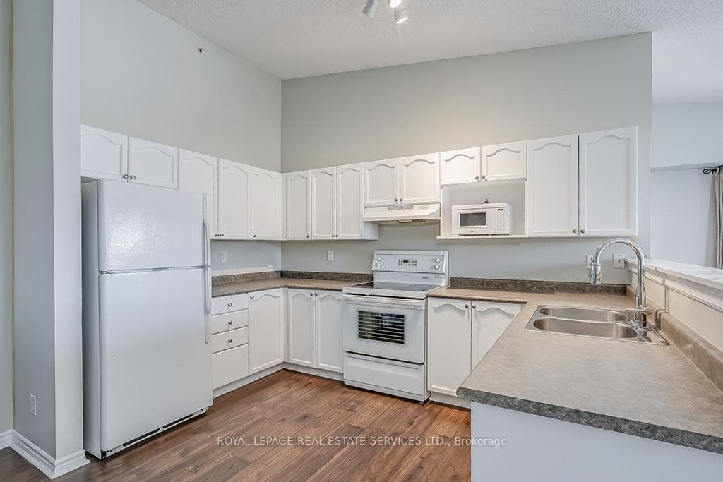 2055 Appleby Line Unit 413 photo 6