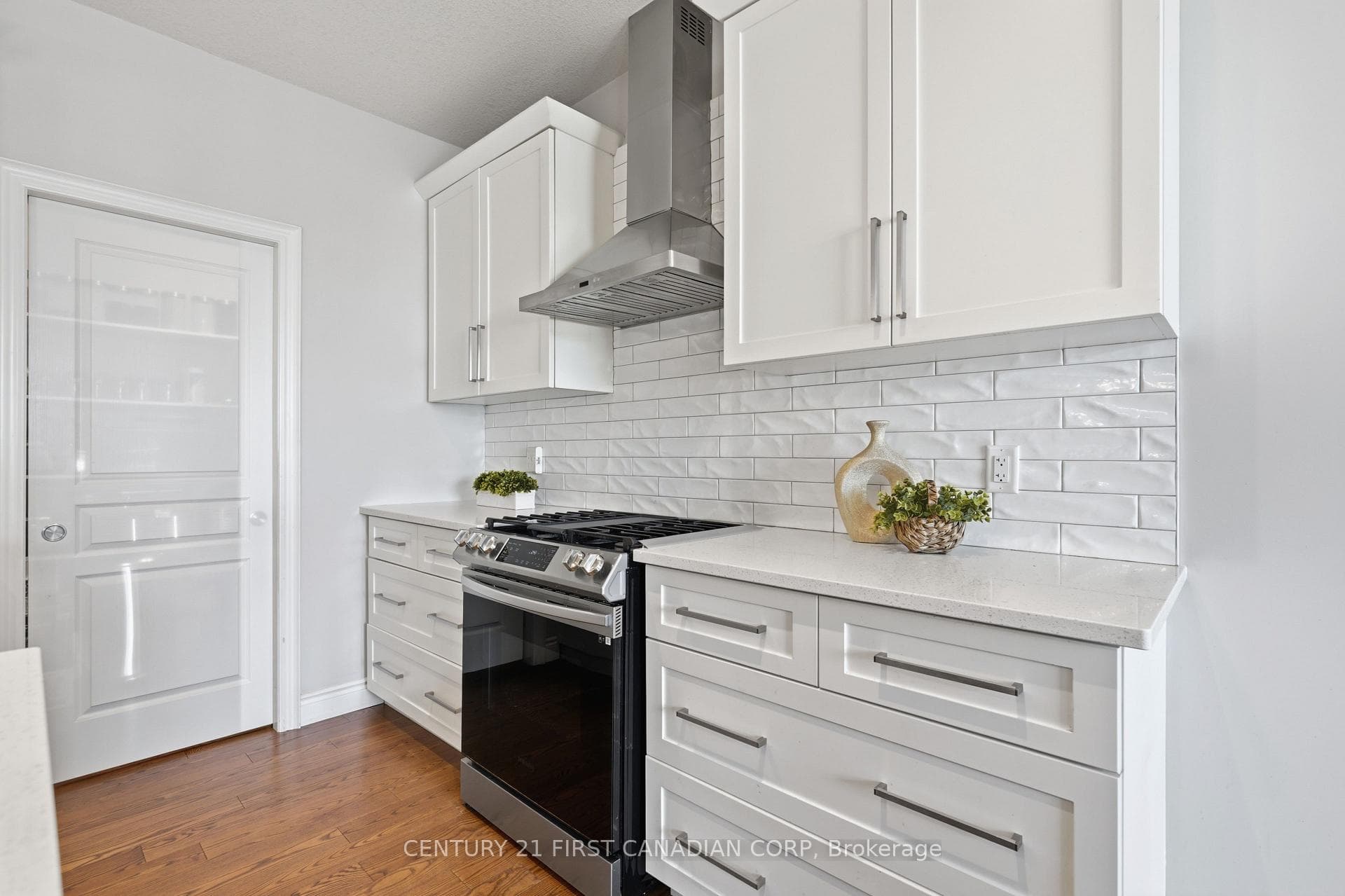 2608 Holbrook Drive photo 13