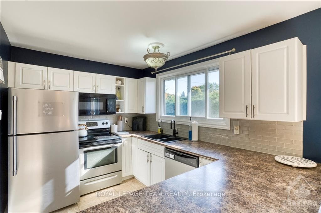 277 BRIDGE Street photo 8