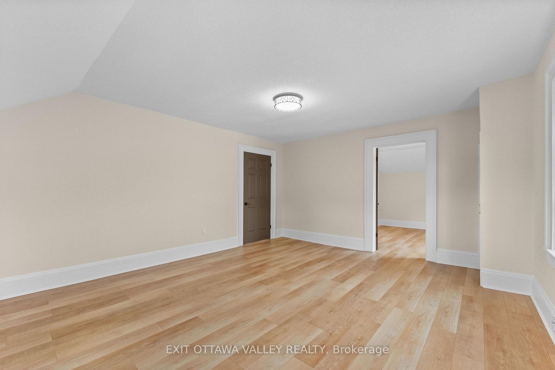 164 Maple Avenue photo 20