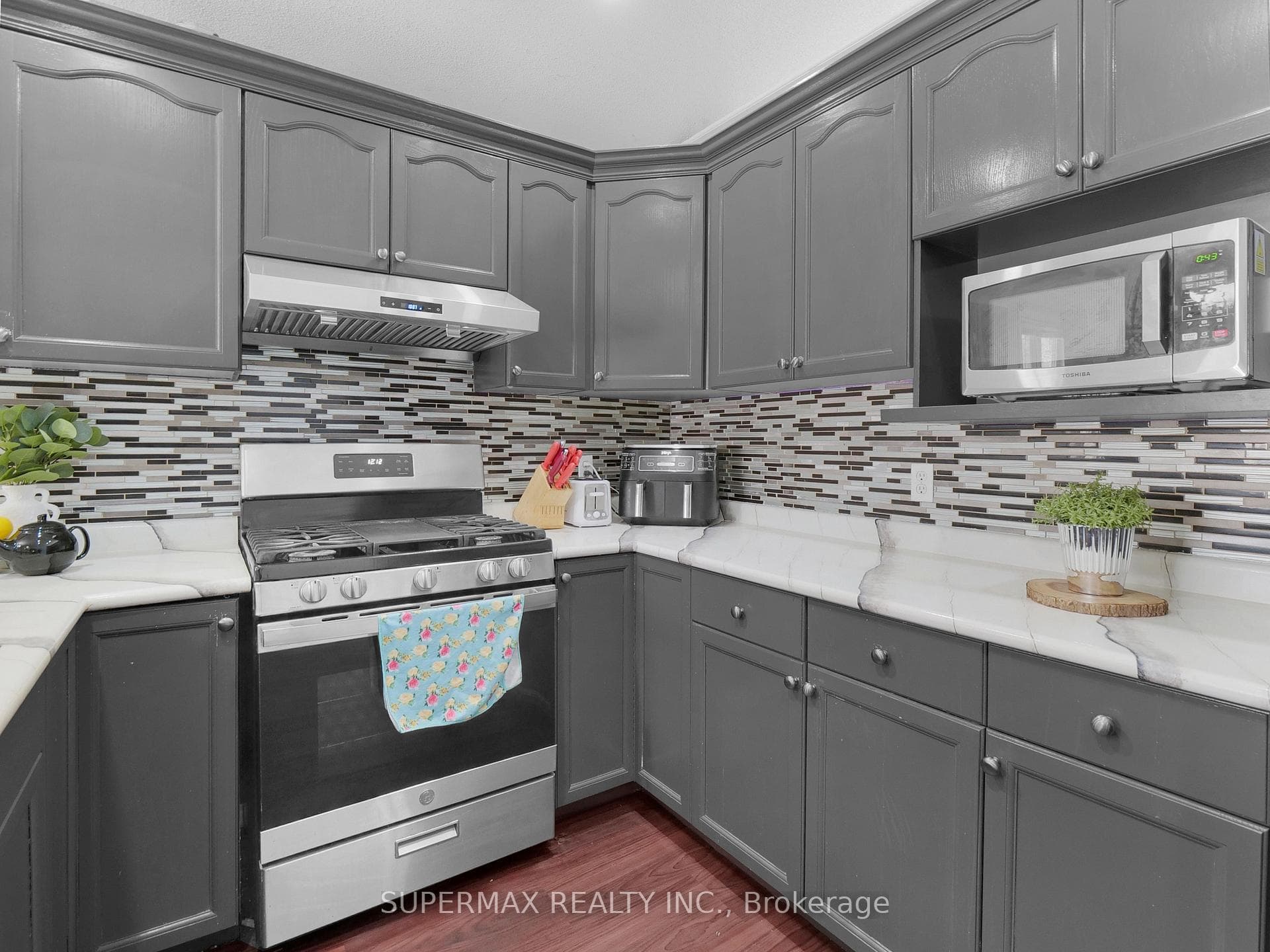 526 Talltree Crescent photo 9