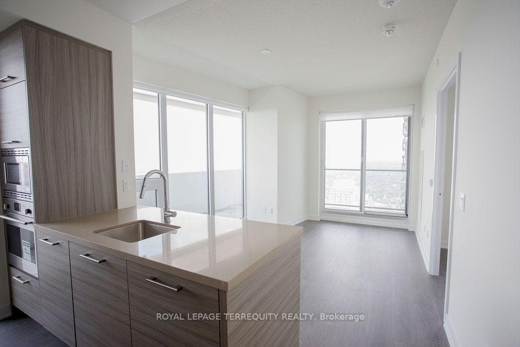 2221 Yonge Street Unit 4609 photo 2