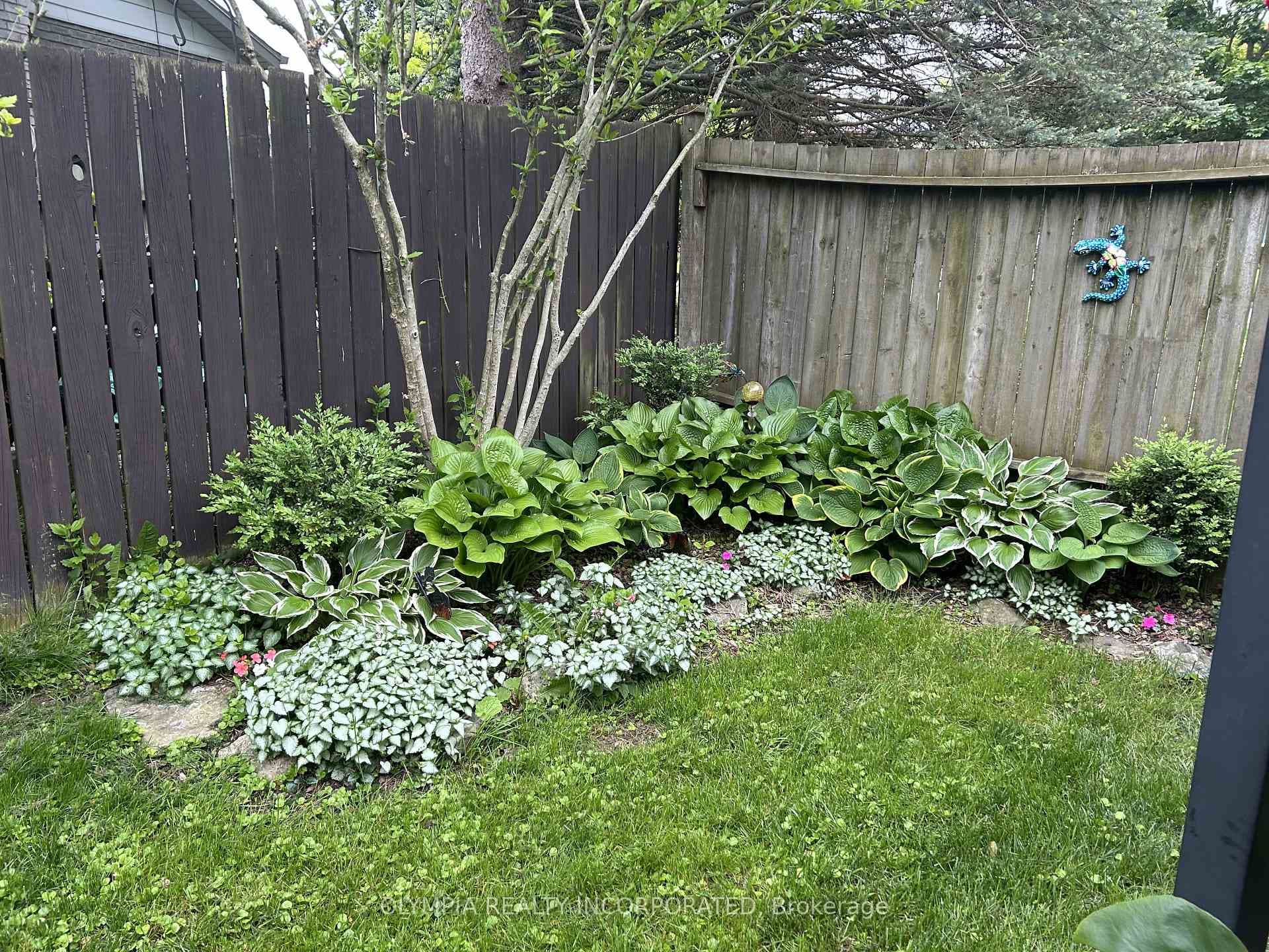 148 Leaside Drive photo 36