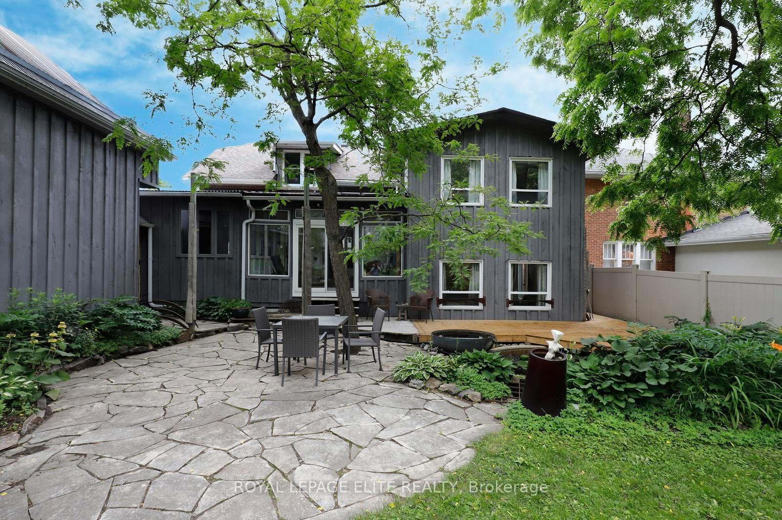 174 Owen Street photo 44