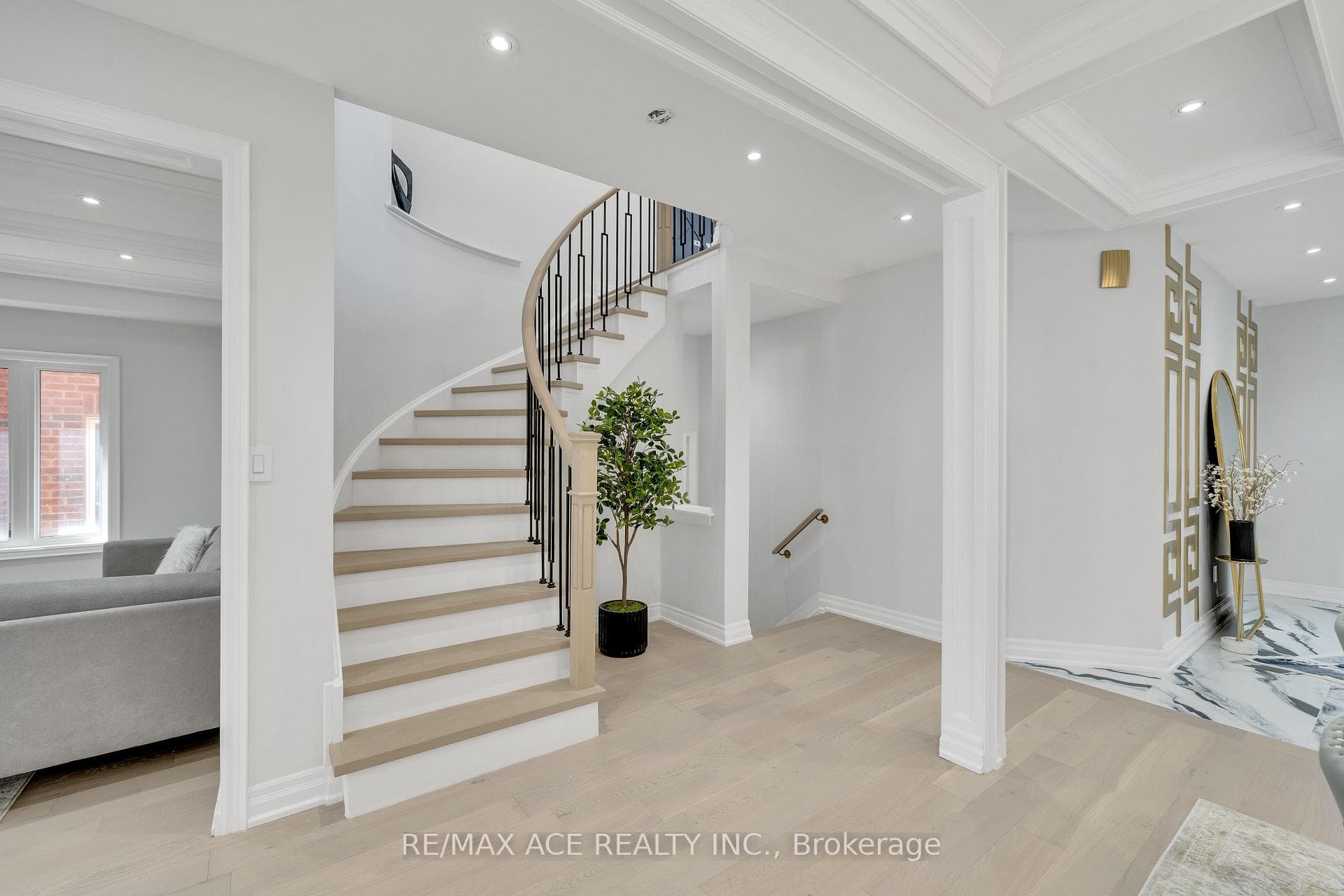 1333 Woodstream Avenue photo 4