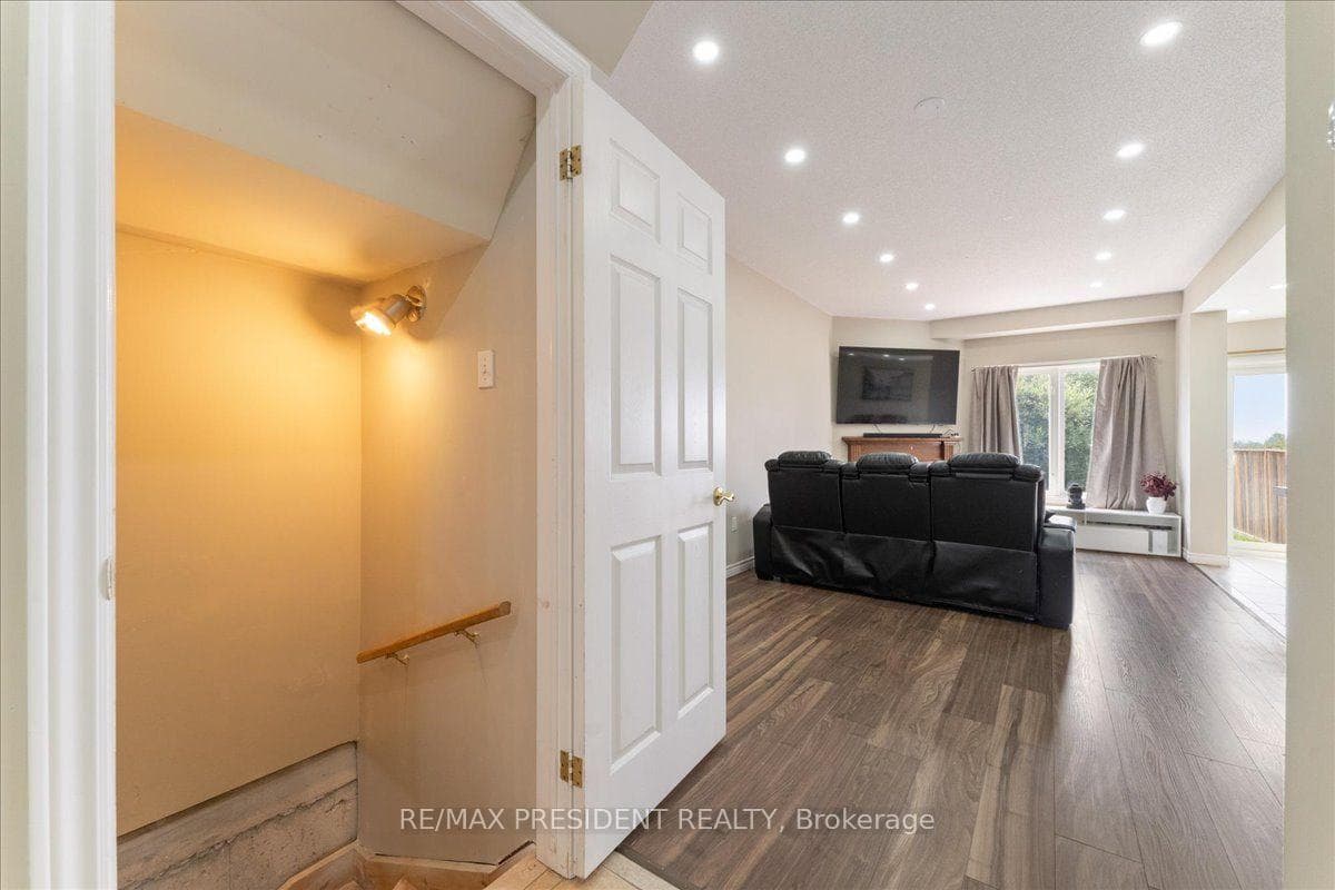 285 Southbrook Drive photo 29