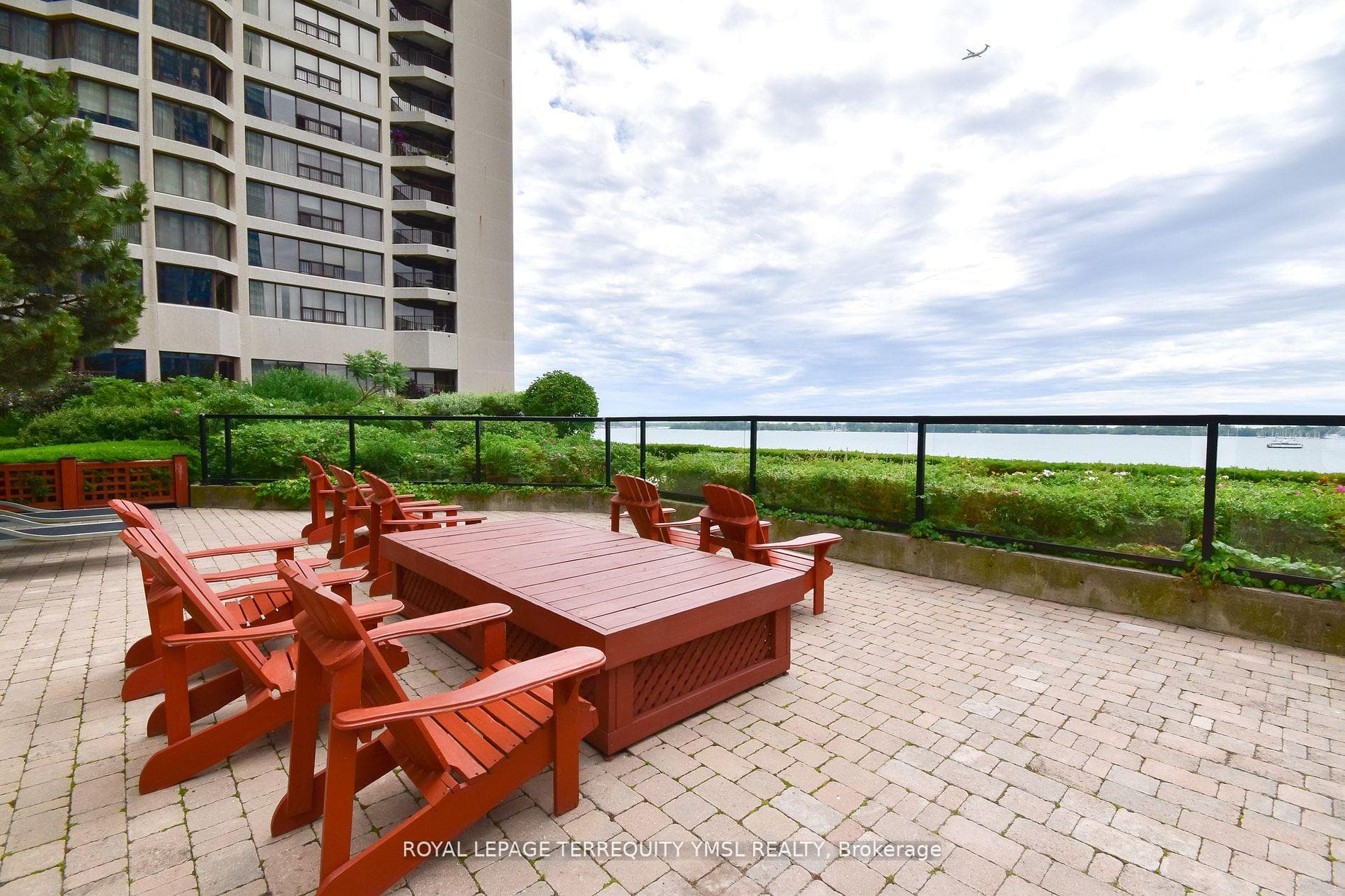 55 Harbour Square Unit 814 photo 32