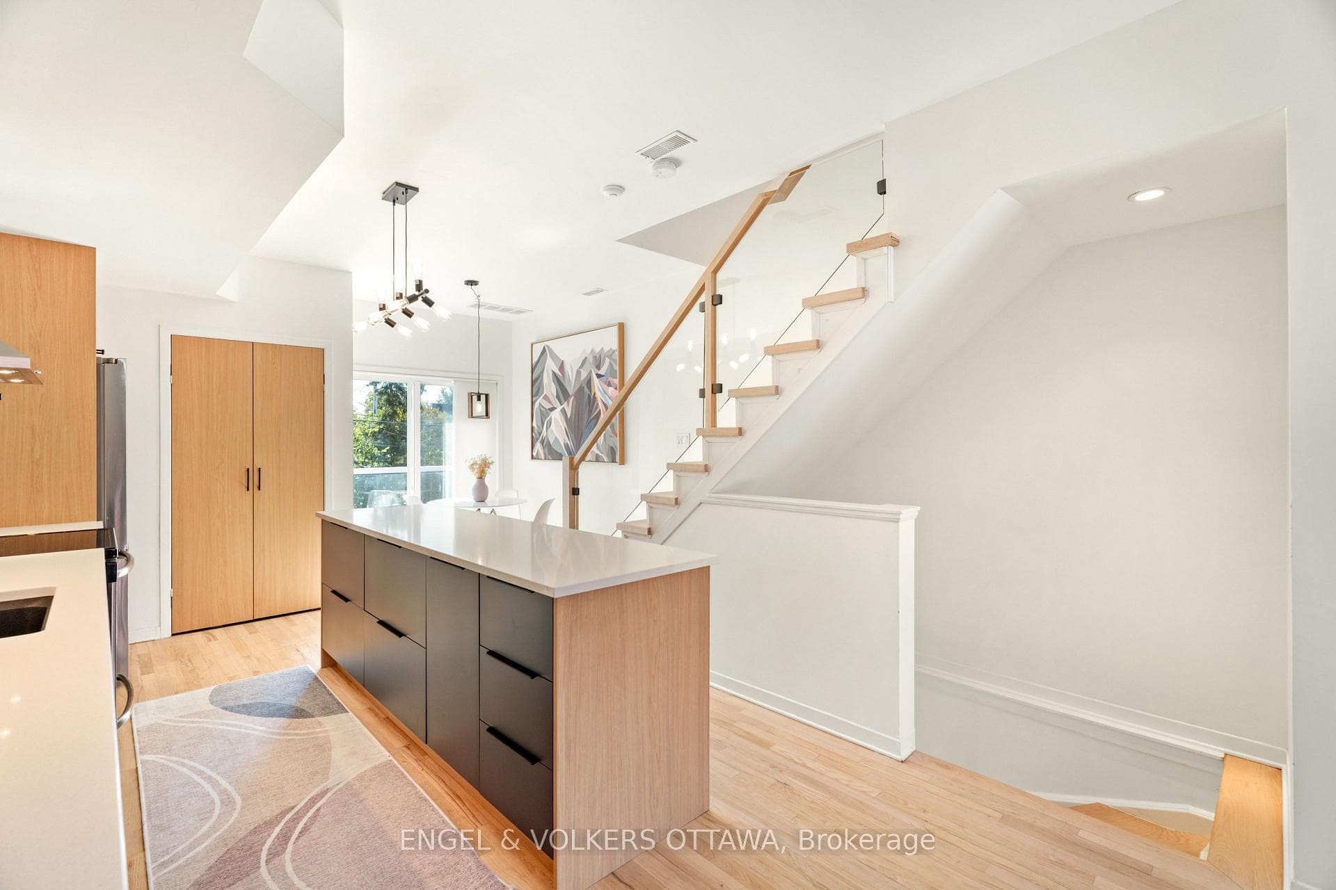 4 Sherbrooke Avenue Unit 2 photo 6