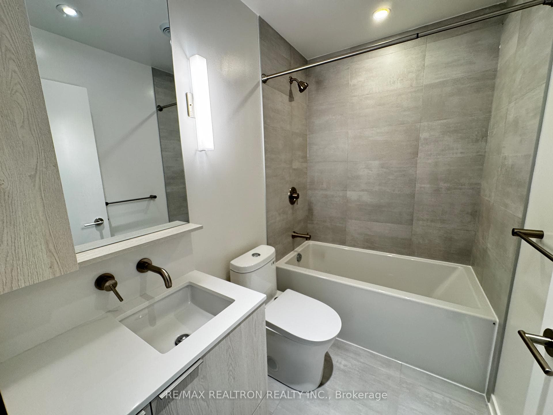 110 Broadway Avenue Unit 2501 photo 7