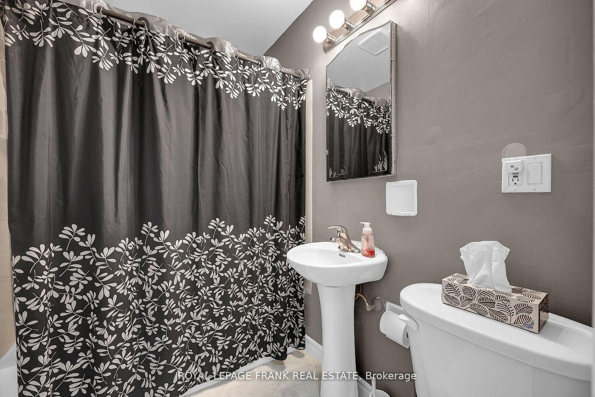 133 Abbott Boulevard photo 16