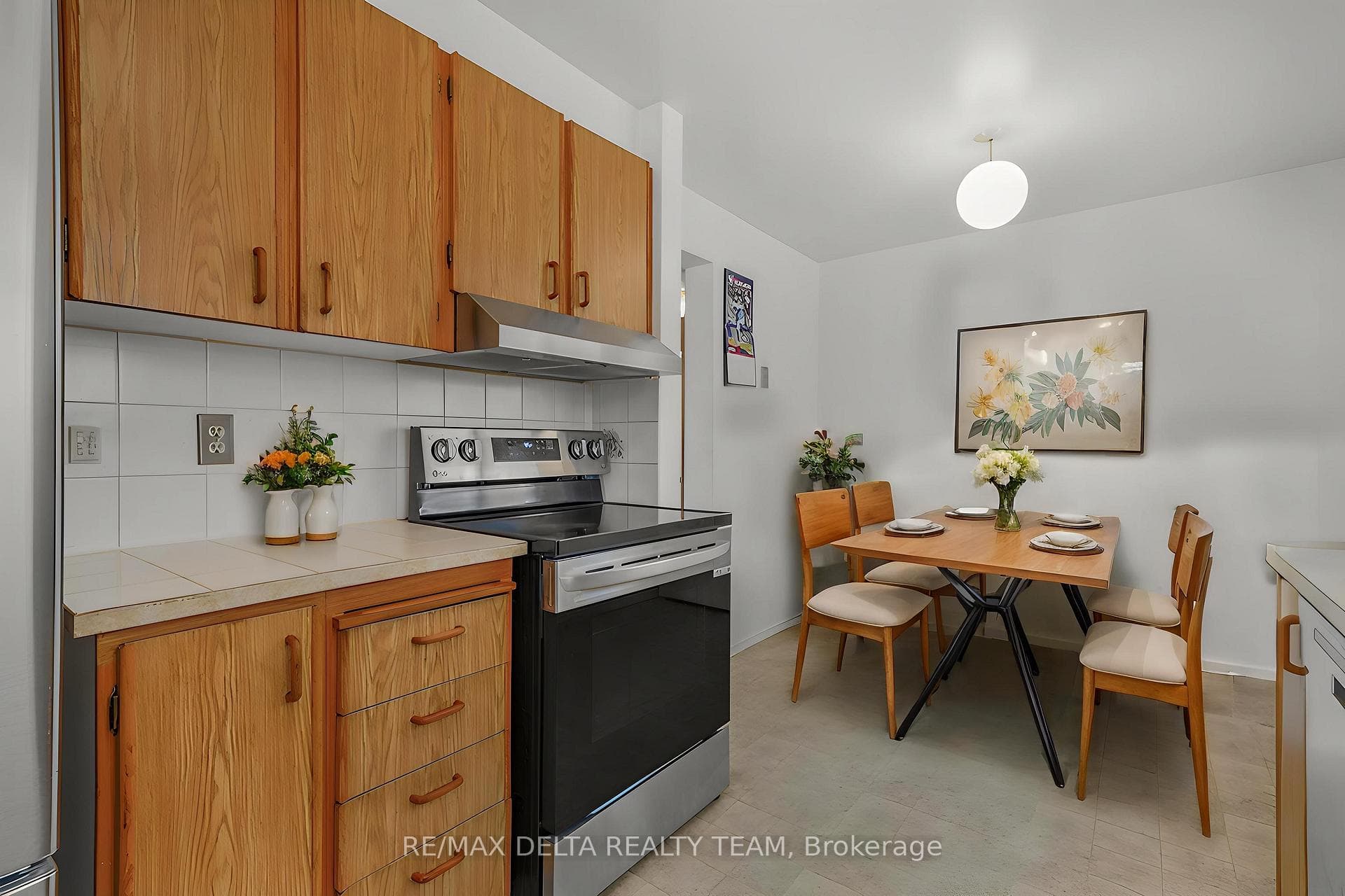 Kitchen Eat-In - Virtually Staged