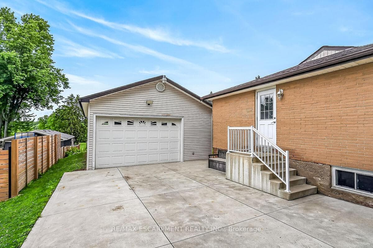 7344 Dickenson Road photo 32