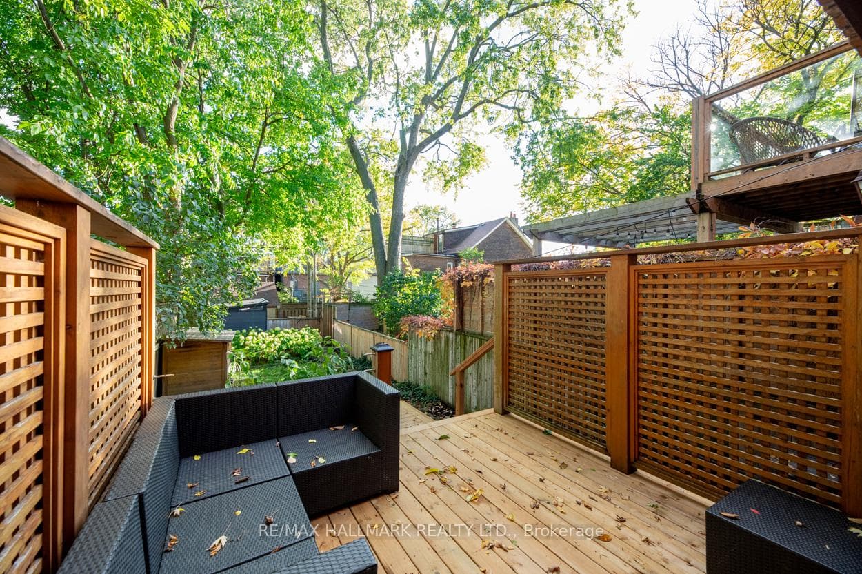 239 Bain Avenue photo 32
