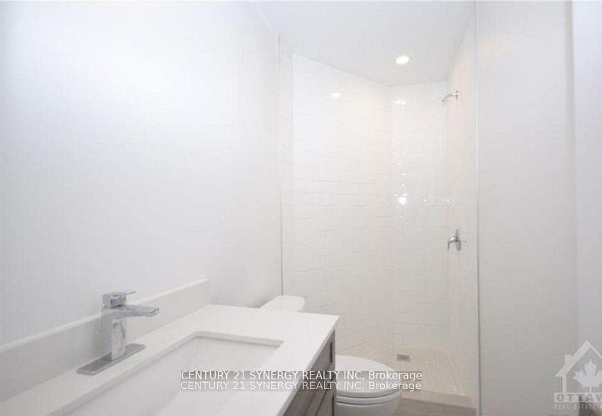 571 MCLEOD Street Unit 1A photo 8