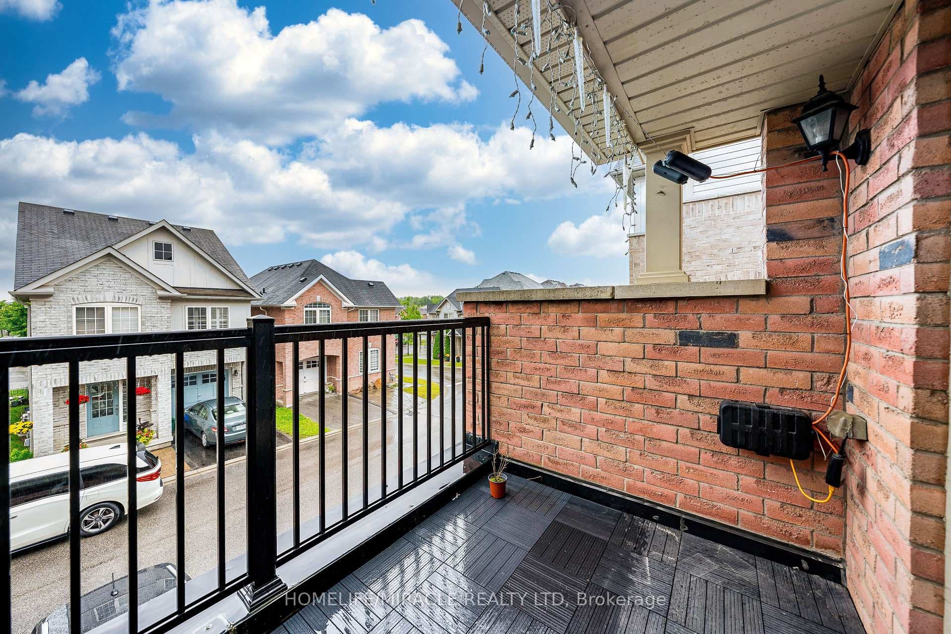 419 Rossland Road photo 39