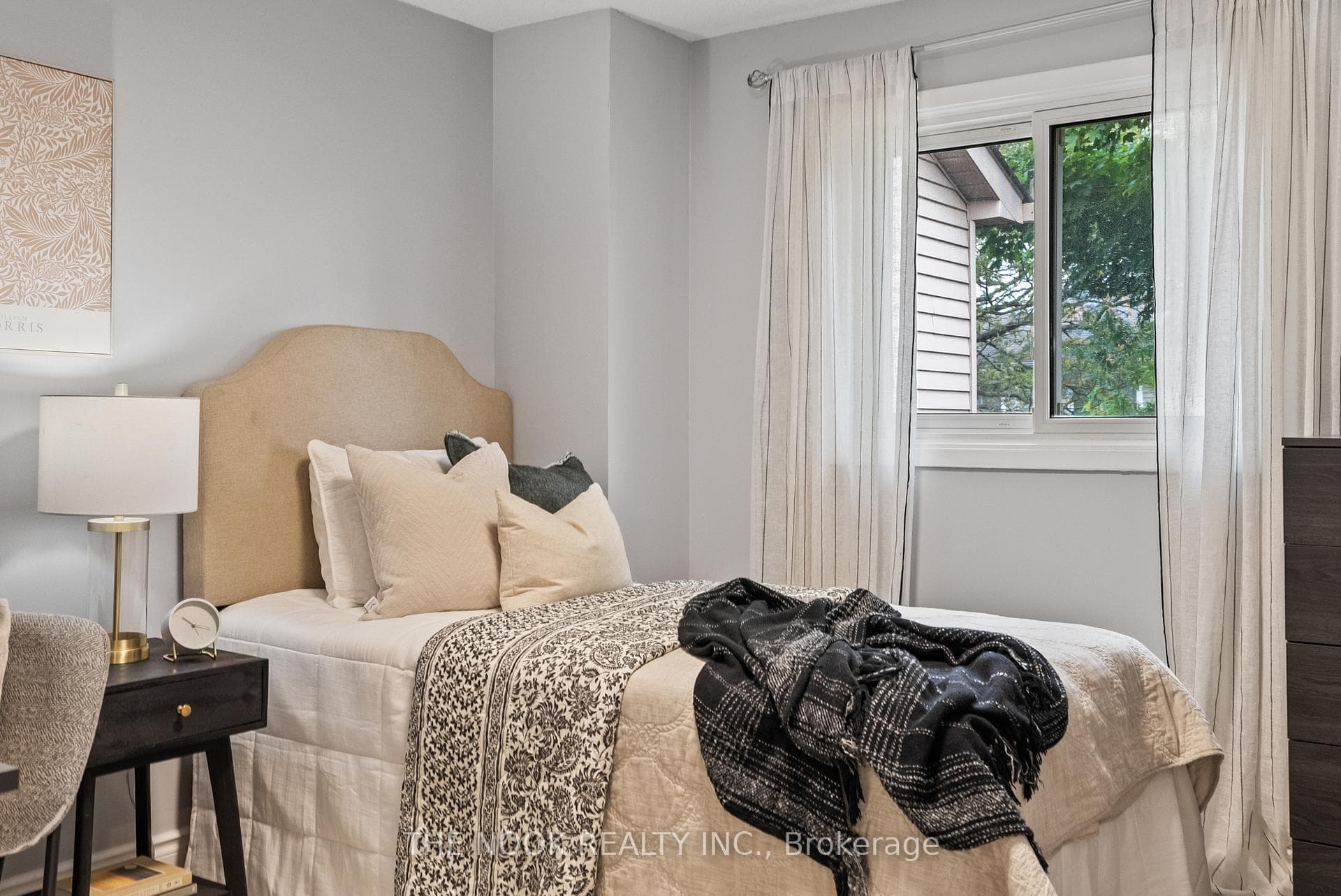 76 Hillhurst Crescent photo 22