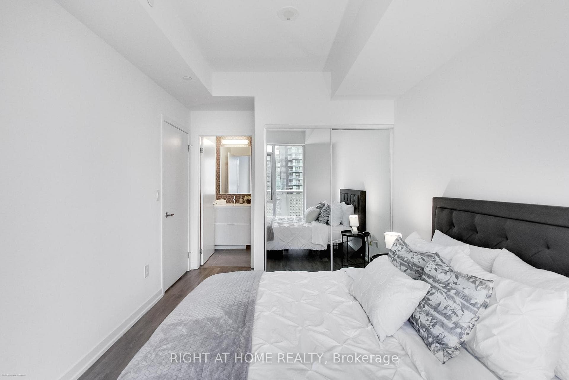 2520 Eglinton Avenue Unit 1602 photo 16