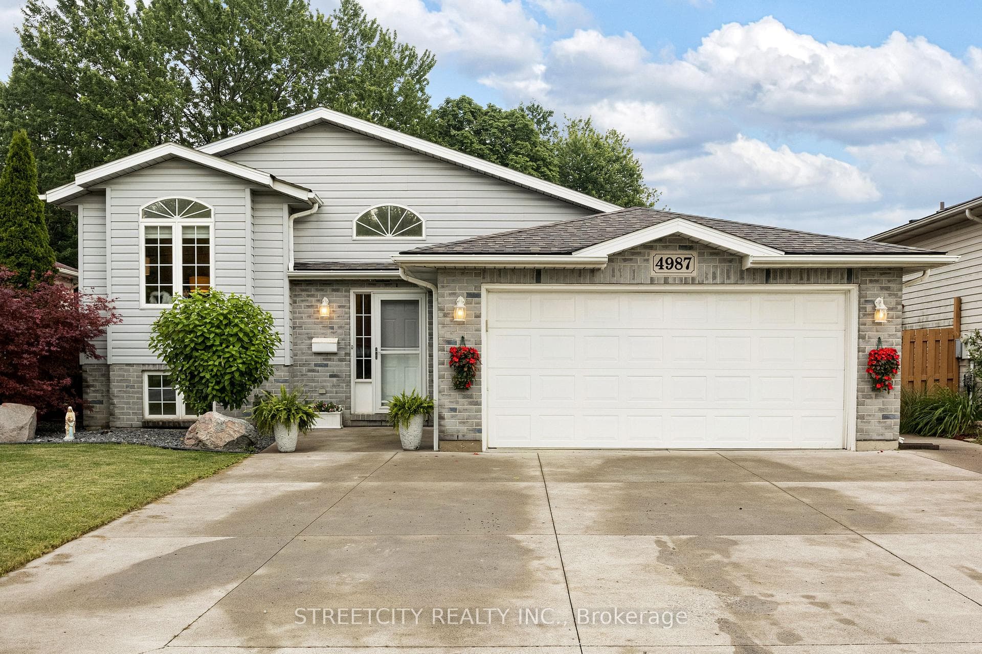 4987 Malden Road photo 1