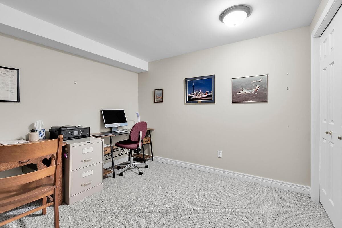 417 Hyde Park Road photo 32