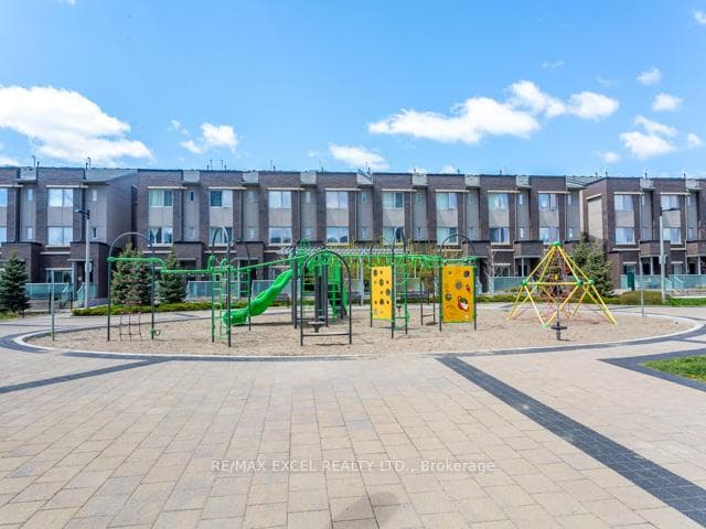 181 Village Green Square Unit 2013 photo 19