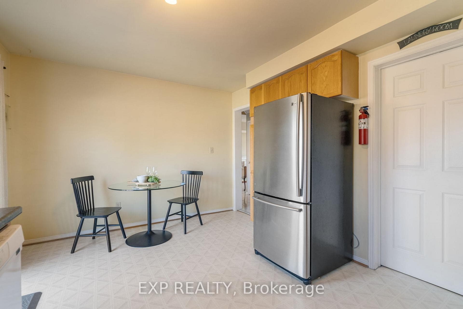 1048 Frei Street photo 10