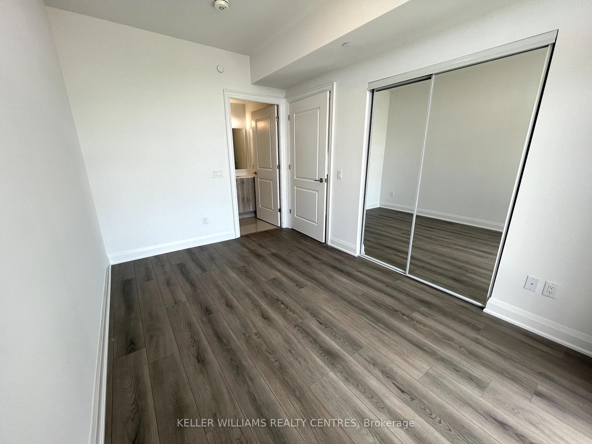 20 Gatineau Drive Unit 1004 photo 12
