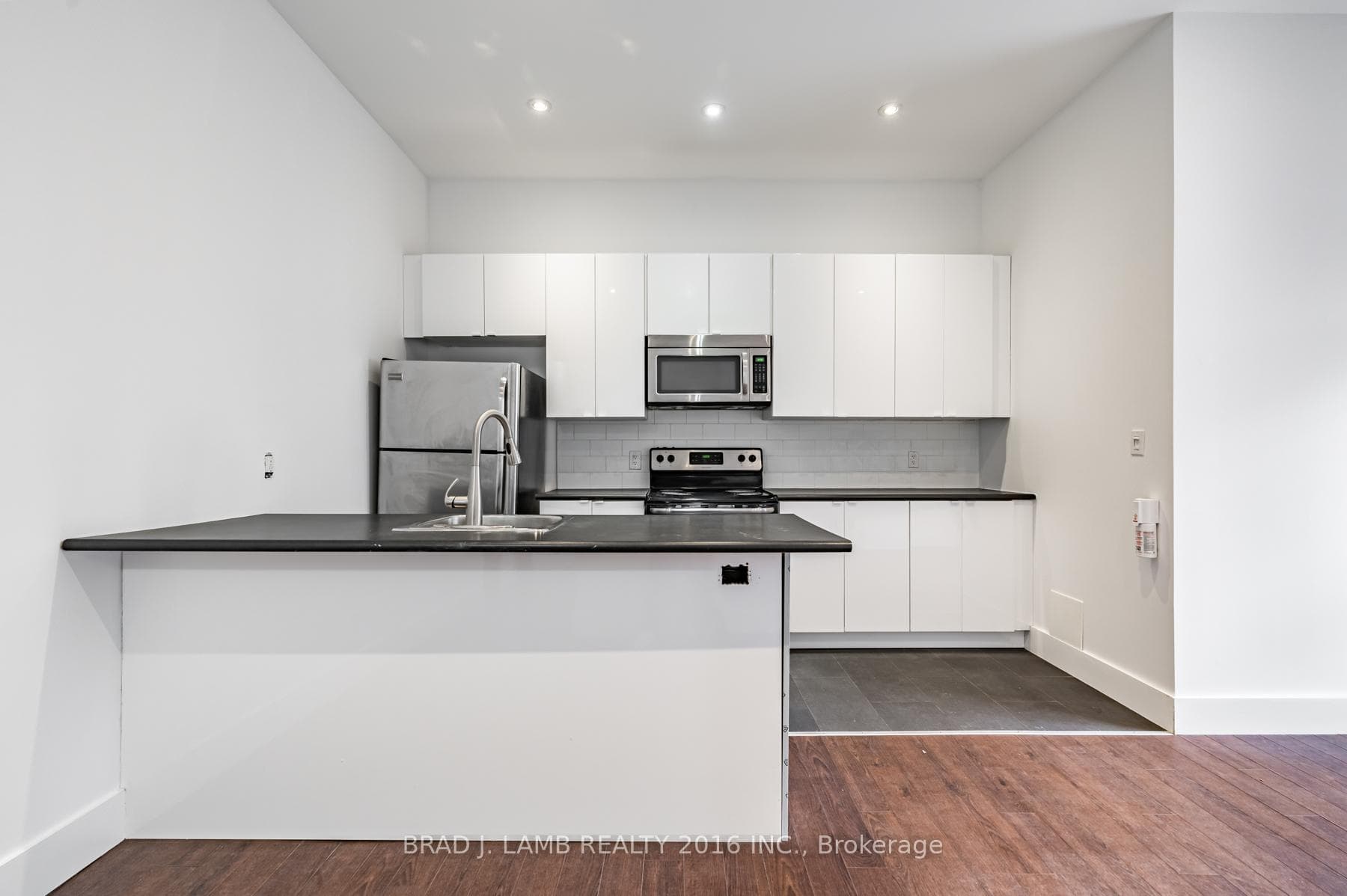 65 Wright Avenue Unit A photo 10