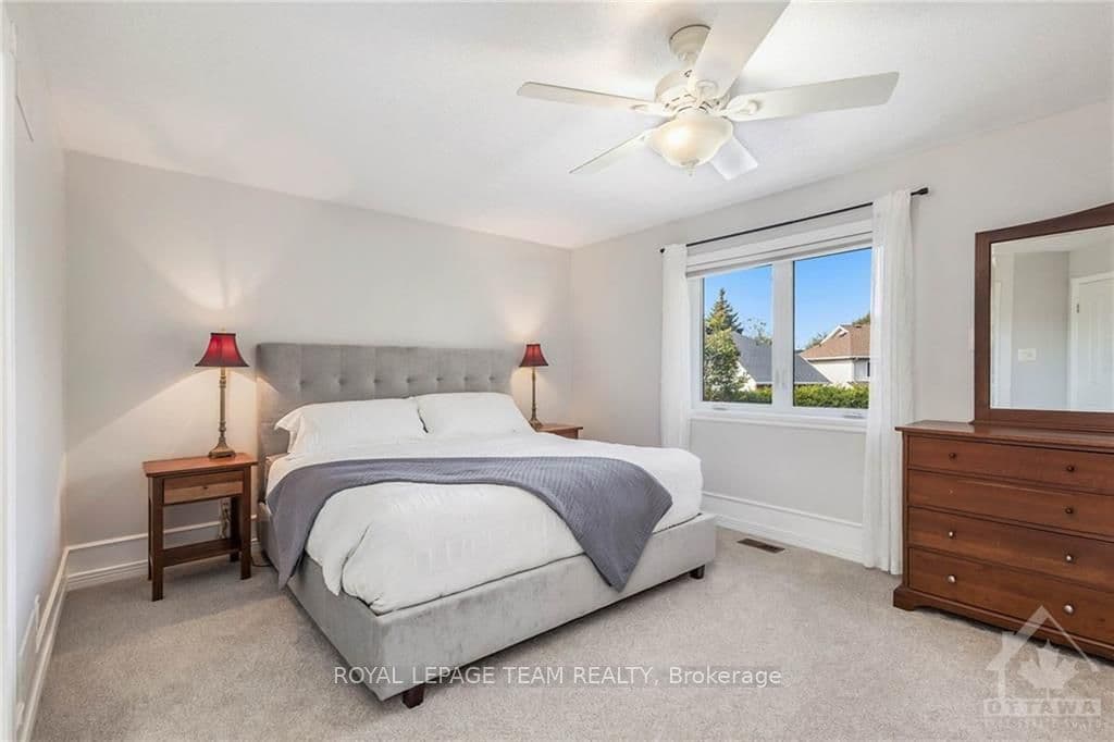 863 GIANT CEDARS Crescent photo 8