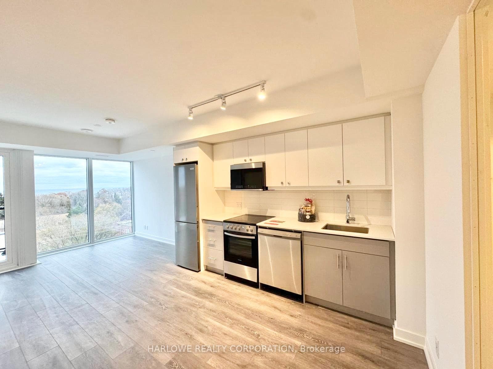 2 Manderley Drive Unit 718 photo 12