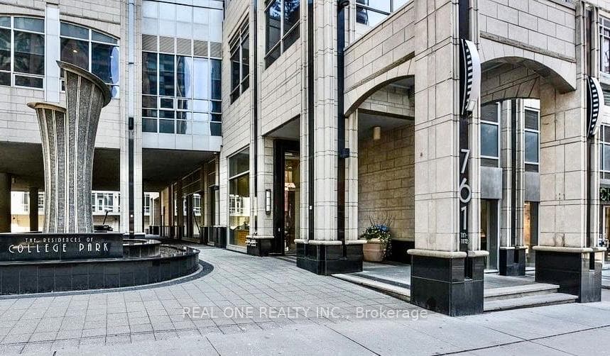 761 Bay Street Unit 1713 photo 2