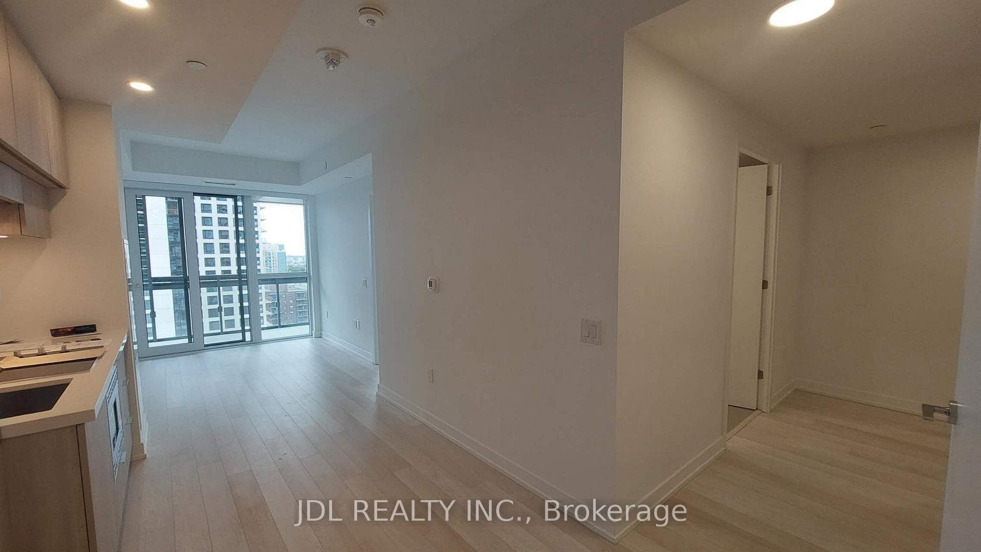 39 Roehampton Avenue Unit 1601 photo 9