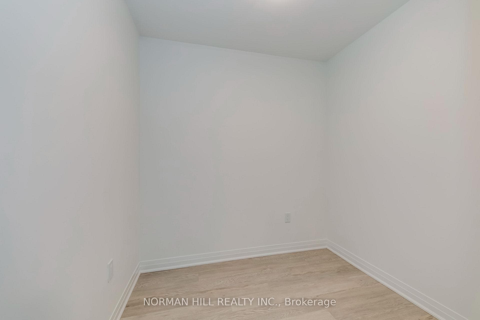 490 Gordon Krantz Avenue Unit 422 photo 22